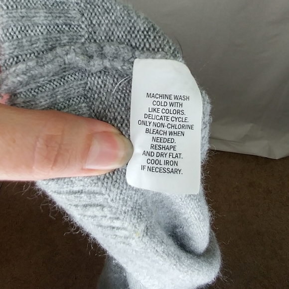 Falls Creek Gray Bell Sleeve Sweater Size L - Picture 6 of 7